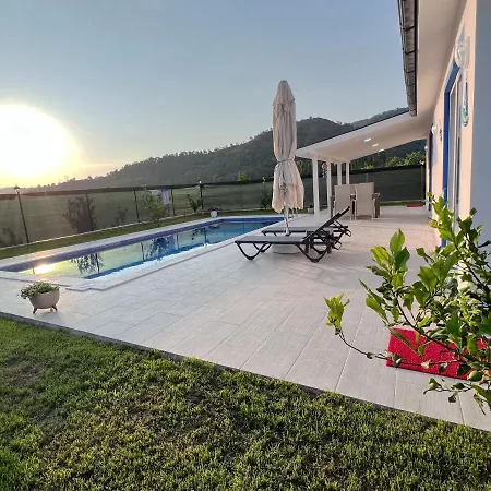 Cempark Ortaca'da Havuzlu Muestakil Korunakli Willa *