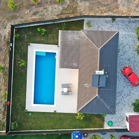 Cempark Ortaca'da Havuzlu Muestakil Korunakli * Ортаджа
