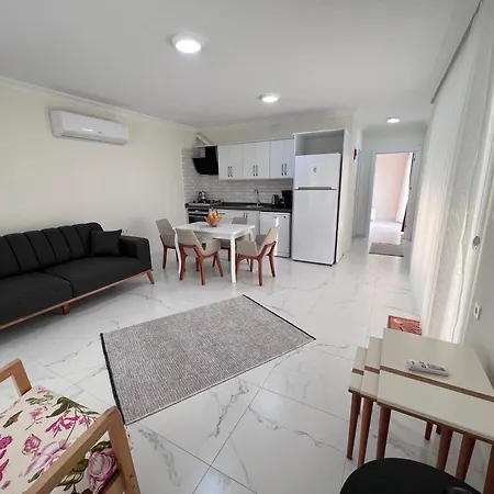 Cempark Ortaca'da Havuzlu Muestakil Korunakli